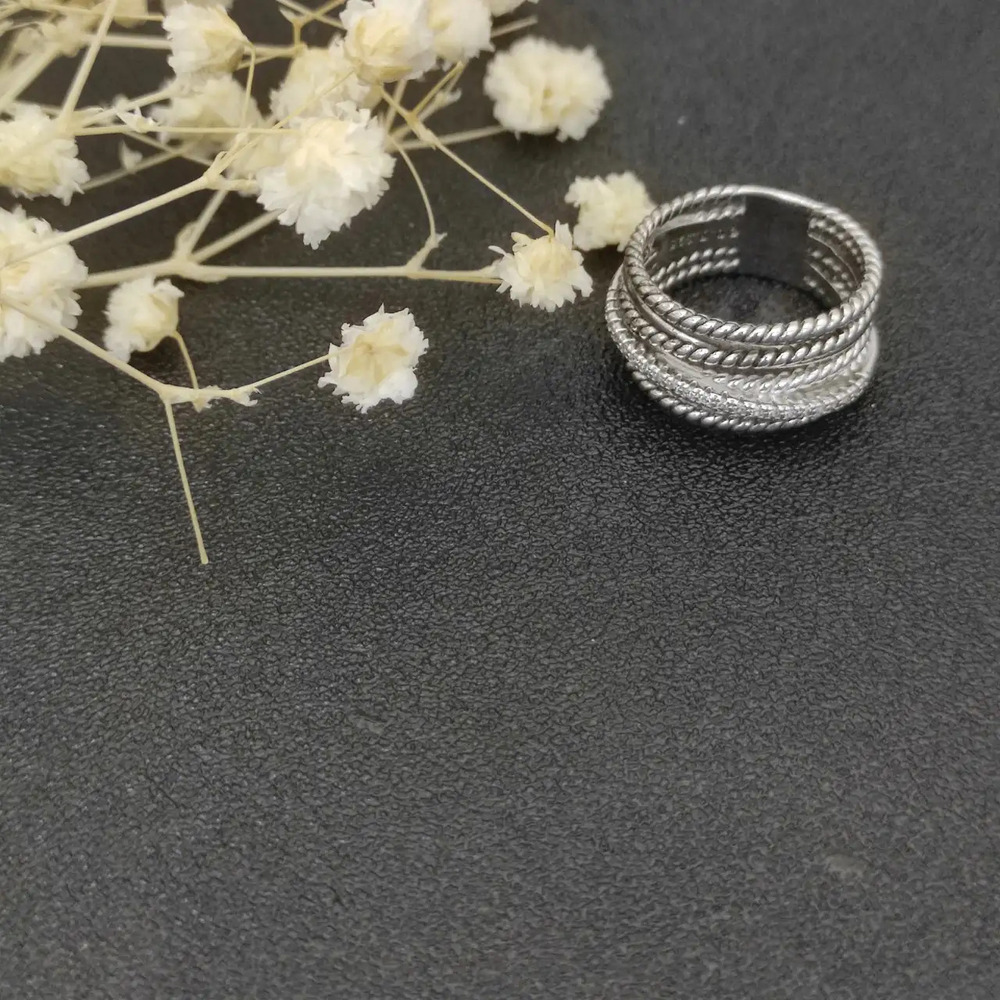 David Yurman Threaded Diamond Ring - Picture 4 of 8